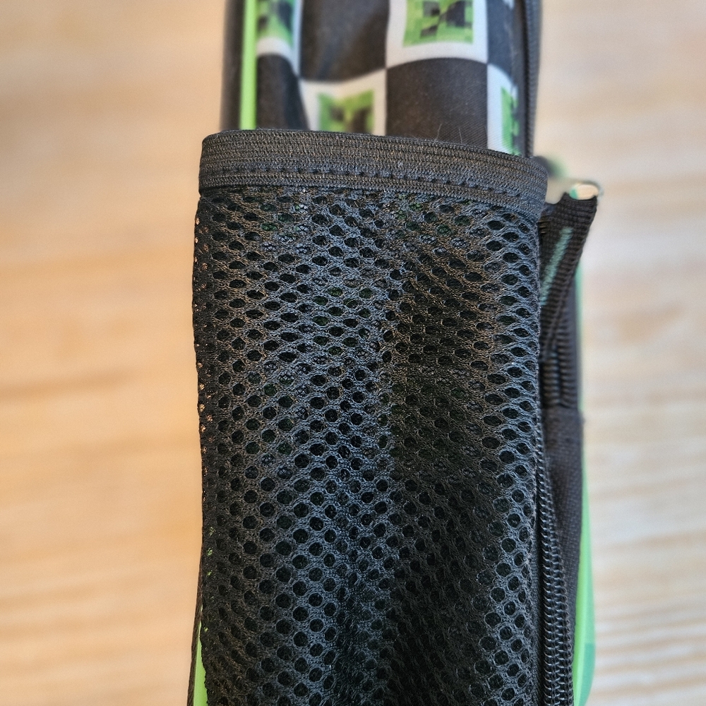 Minecraft Creeper Kids insulated lunch tote w/bottle holder. New without tag. - Picture 4 of 5